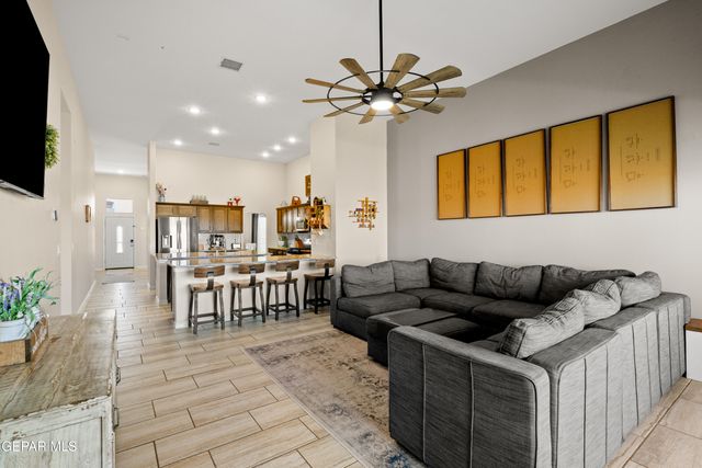 337 Fray Olguin Court, Socorro, TX 79927