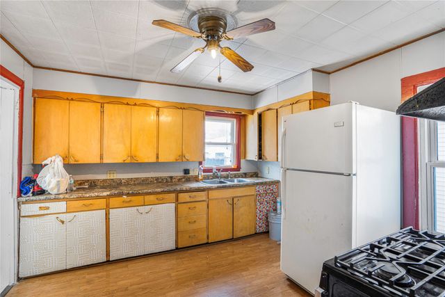 4002 10th Street, Des Moines, IA 50313