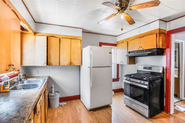 4002 10th Street, Des Moines, IA 50313