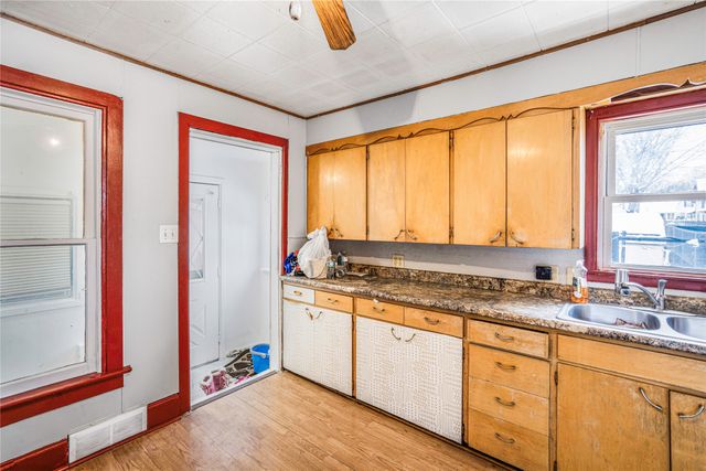 4002 10th Street, Des Moines, IA 50313