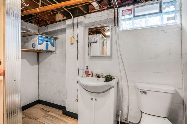 4002 10th Street, Des Moines, IA 50313