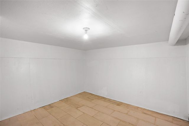 4002 10th Street, Des Moines, IA 50313