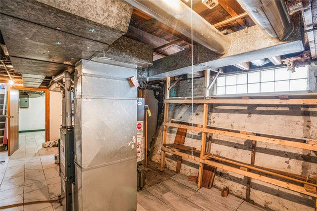 4002 10th Street, Des Moines, IA 50313