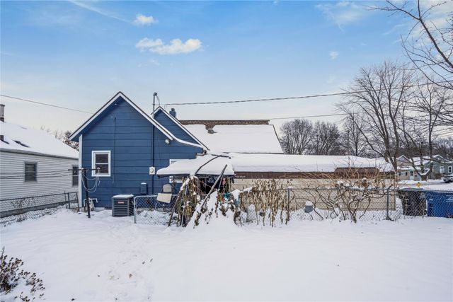 4002 10th Street, Des Moines, IA 50313