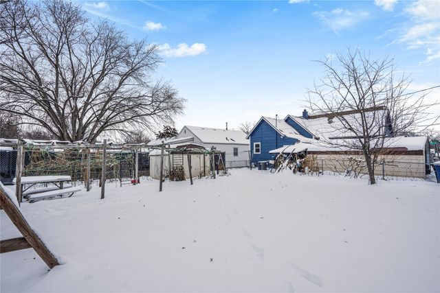 4002 10th Street, Des Moines, IA 50313