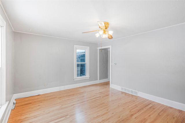 4002 10th Street, Des Moines, IA 50313