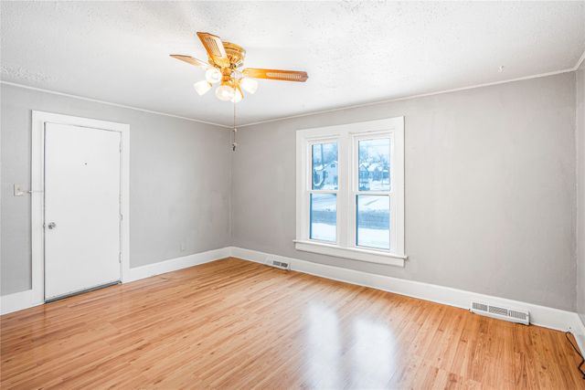 4002 10th Street, Des Moines, IA 50313