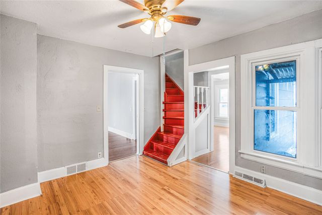 4002 10th Street, Des Moines, IA 50313