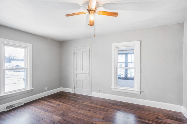 4002 10th Street, Des Moines, IA 50313