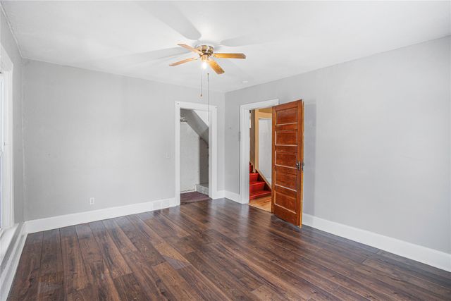 4002 10th Street, Des Moines, IA 50313