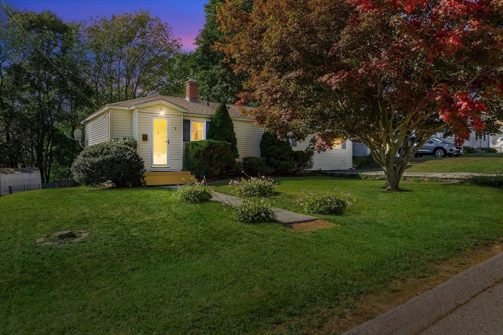 7 Carroll St, Auburn, MA 01501