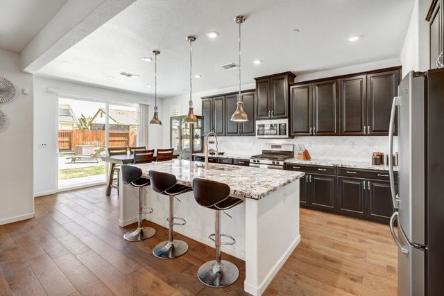 308 Winthrop Ct, Roseville, CA 95747