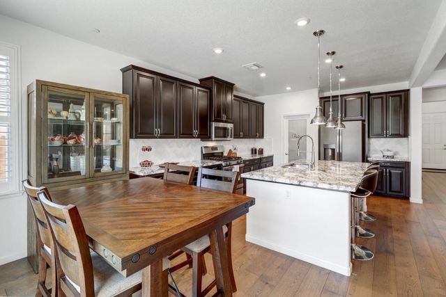 308 Winthrop Ct, Roseville, CA 95747