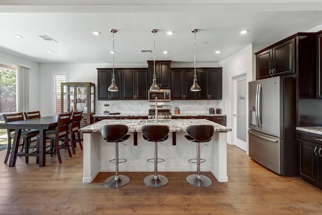 308 Winthrop Ct, Roseville, CA 95747