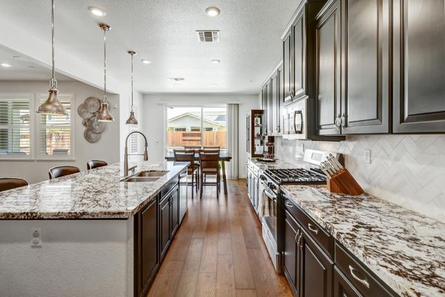308 Winthrop Ct, Roseville, CA 95747
