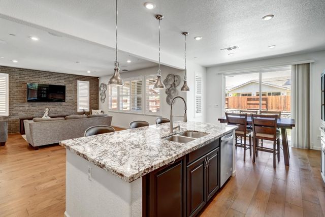 308 Winthrop Ct, Roseville, CA 95747