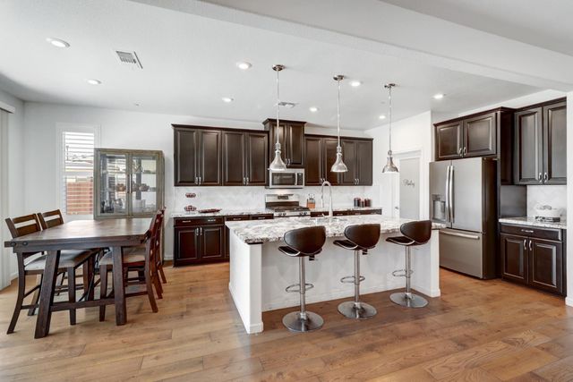 308 Winthrop Ct, Roseville, CA 95747