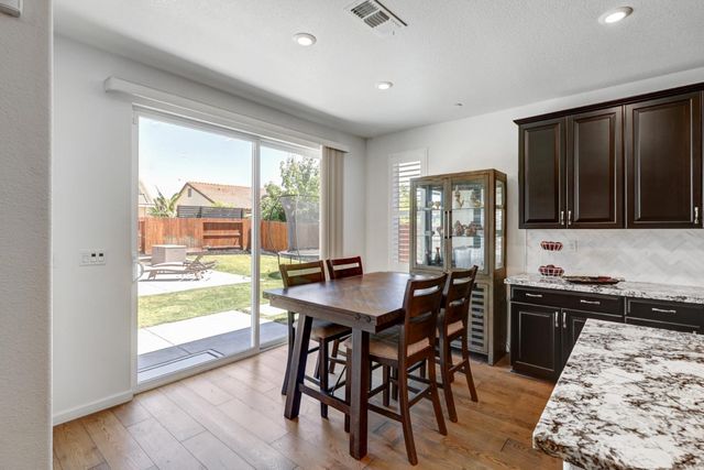 308 Winthrop Ct, Roseville, CA 95747