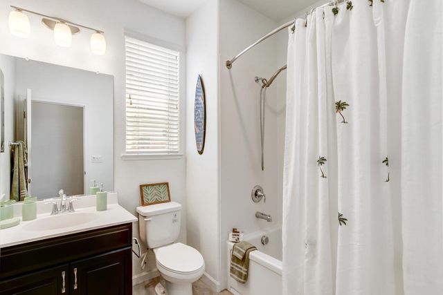 308 Winthrop Ct, Roseville, CA 95747