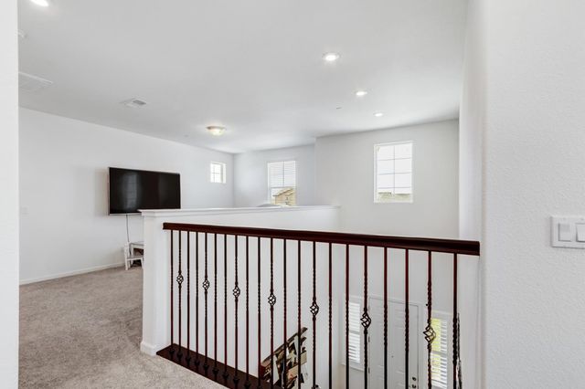 308 Winthrop Ct, Roseville, CA 95747