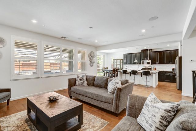 308 Winthrop Ct, Roseville, CA 95747