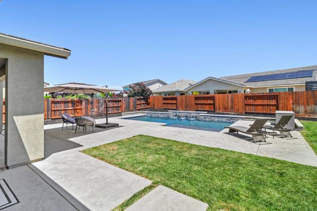 308 Winthrop Ct, Roseville, CA 95747