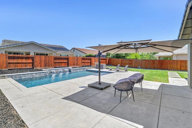 308 Winthrop Ct, Roseville, CA 95747