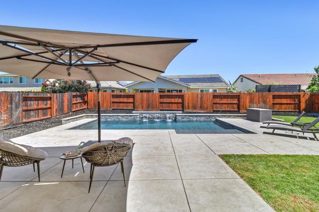 308 Winthrop Ct, Roseville, CA 95747