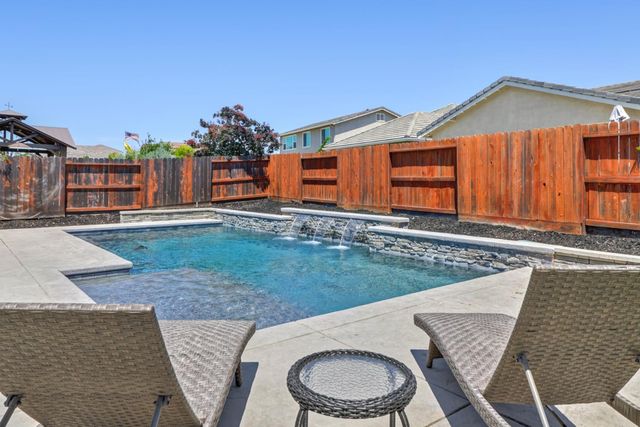 308 Winthrop Ct, Roseville, CA 95747