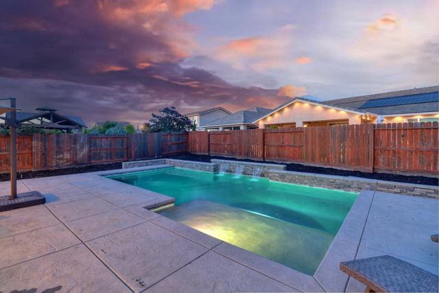 308 Winthrop Ct, Roseville, CA 95747