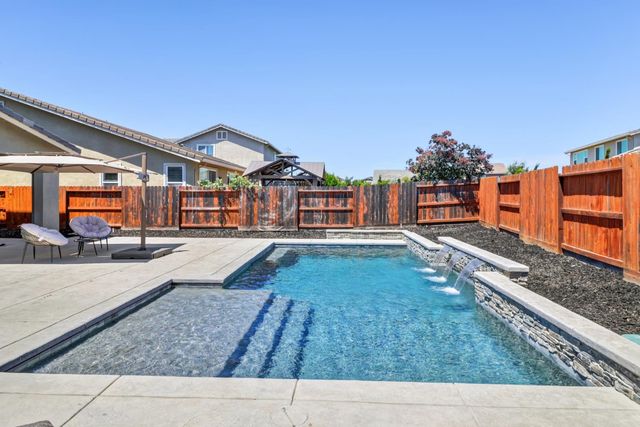308 Winthrop Ct, Roseville, CA 95747