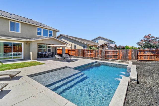 308 Winthrop Ct, Roseville, CA 95747
