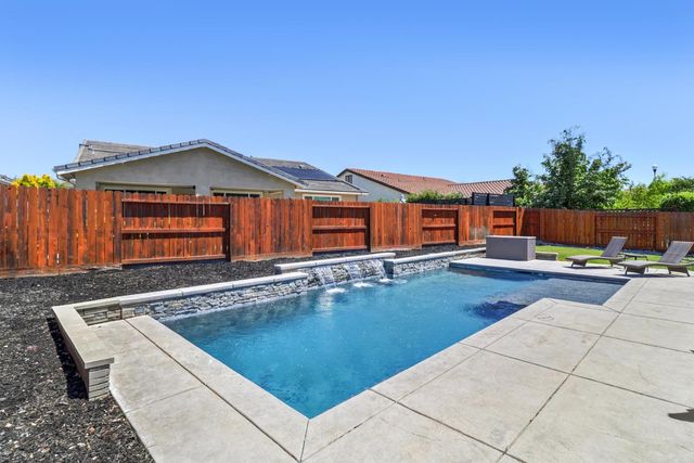 308 Winthrop Ct, Roseville, CA 95747