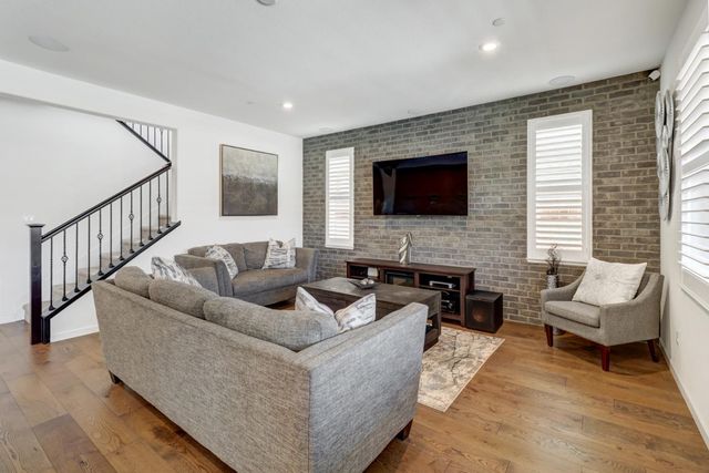 308 Winthrop Ct, Roseville, CA 95747