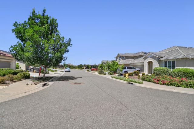 308 Winthrop Ct, Roseville, CA 95747