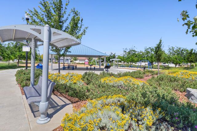 308 Winthrop Ct, Roseville, CA 95747