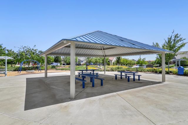 308 Winthrop Ct, Roseville, CA 95747