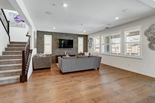 308 Winthrop Ct, Roseville, CA 95747