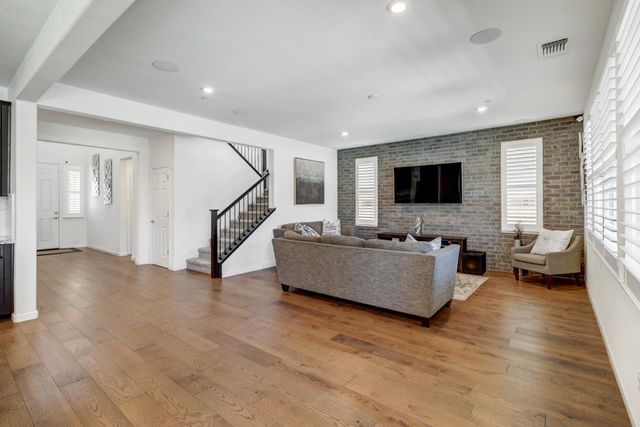 308 Winthrop Ct, Roseville, CA 95747