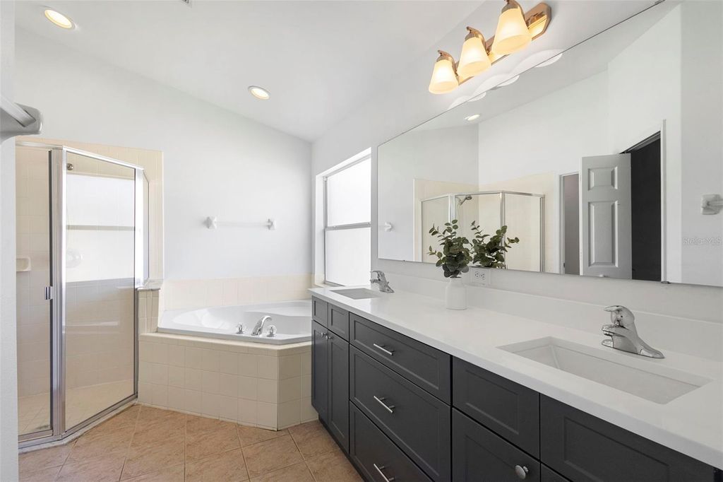 Image 14 of property listing at 707 STONEWYK WAY, Kissimmee, FL 34744