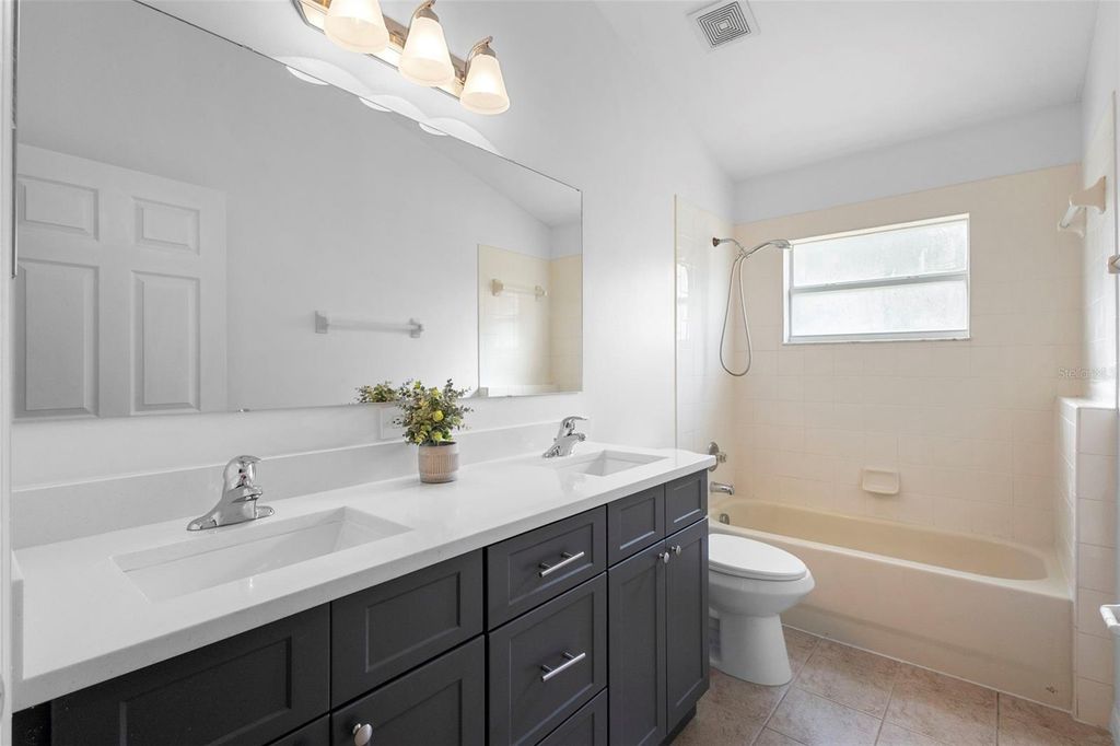 Image 16 of property listing at 707 STONEWYK WAY, Kissimmee, FL 34744