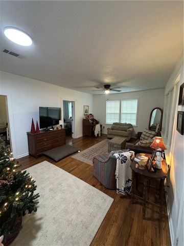 1300 Antone Street, Bryan, TX 77803