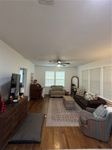 1300 Antone Street, Bryan, TX 77803