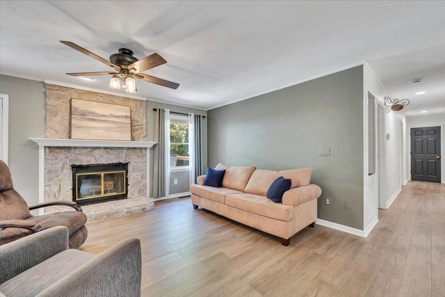 120 Charolais CIR, Troutville, VA 24175