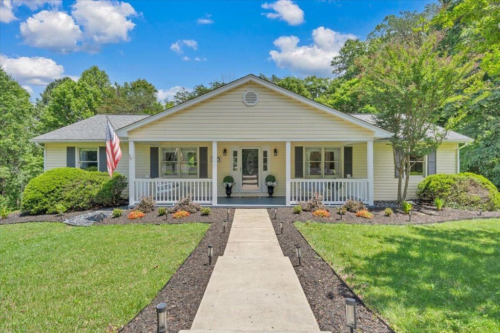 120 Charolais CIR, Troutville, VA 24175