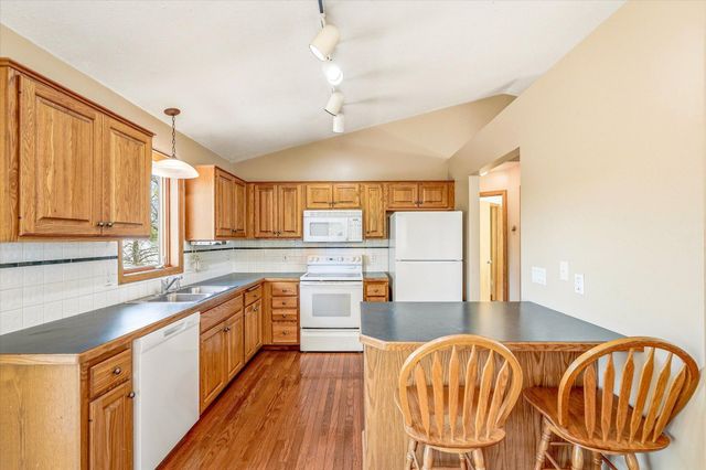 3961 224th Avenue NW, Oak Grove, MN 55303