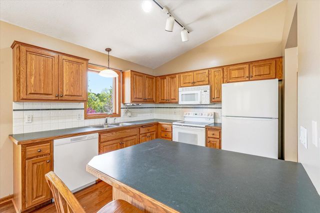 3961 224th Avenue NW, Oak Grove, MN 55303