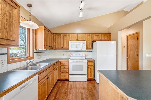 3961 224th Avenue NW, Oak Grove, MN 55303