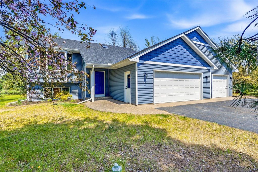 3961 224th Avenue NW, Oak Grove, MN 55303