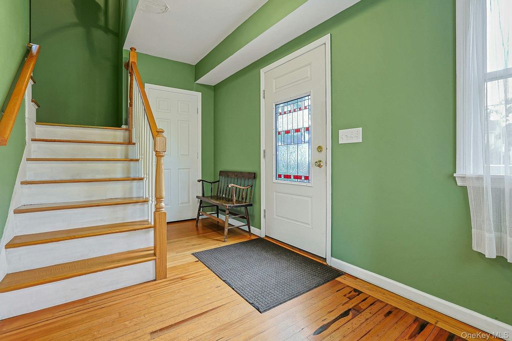 19 Cambridge Street E, Valhalla, NY 10595 — photo 3